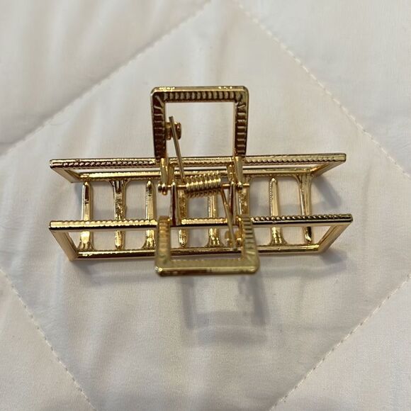 Gold Toned Metal Hair Claw Hair Clip - Picture 2 of 3